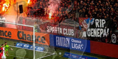 "Počuvaj u miru, generale"! Navijači Sparte odali počast Mladiću