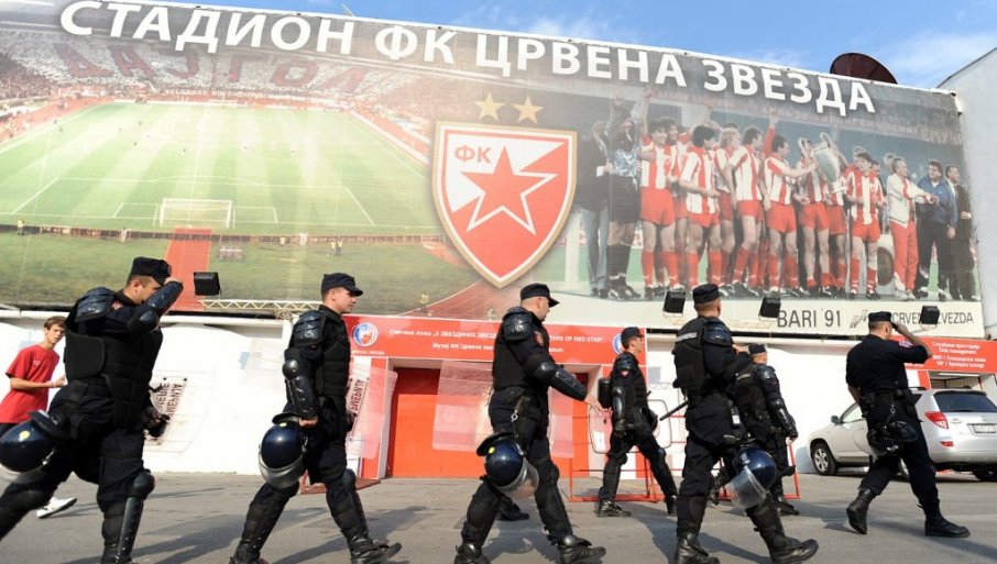 HAOS NA STADIONU ZVEZDE! Bivši fudbaler Partizana razbio vrata svlačionice na "Marakani"!