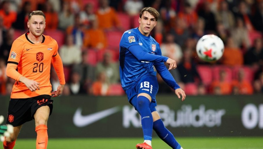 Magija Cvetkovića u Ajndhovenu: Bacio Kopmajnersa na zadnjicu, ali lopta nije htela u gol (VIDEO)