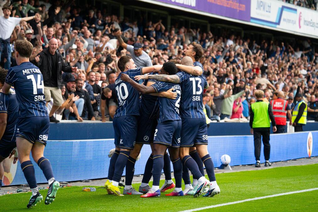 DERBI KOJI JE GOREO! Milvol ispustio 2:0, Vest Hem se vratio za šest minuta pao i crveni karton!