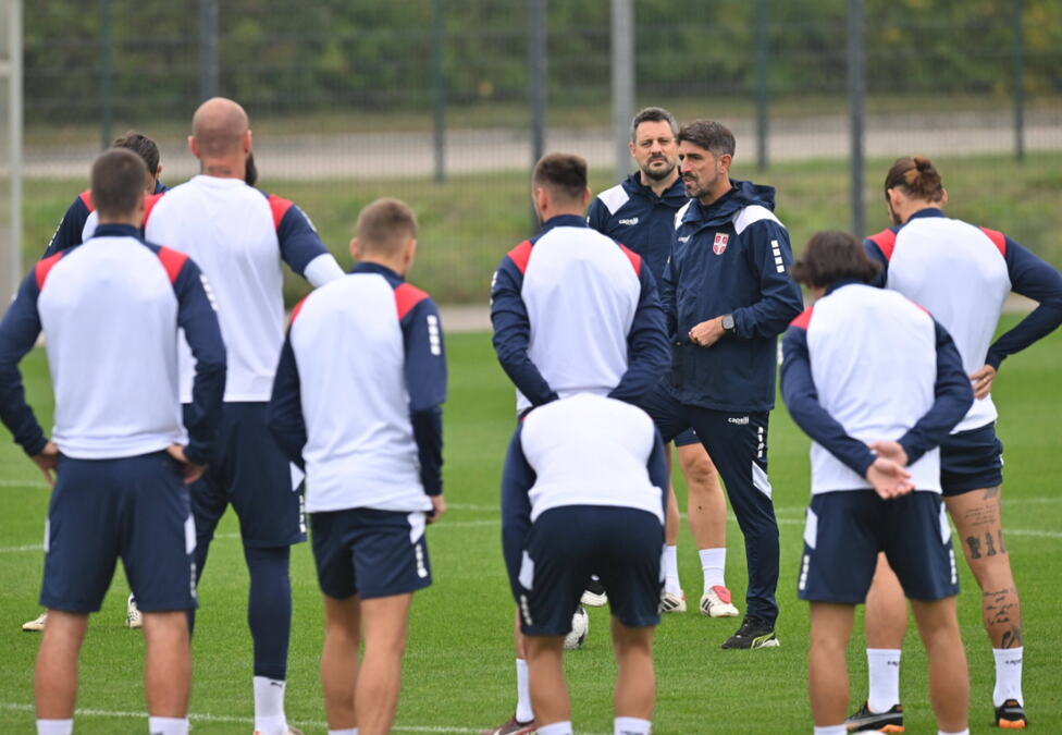 SRBIJA IDE NA "ORANJE"! Orlovi odradili trening, pa krenuli na put! (FOTO)