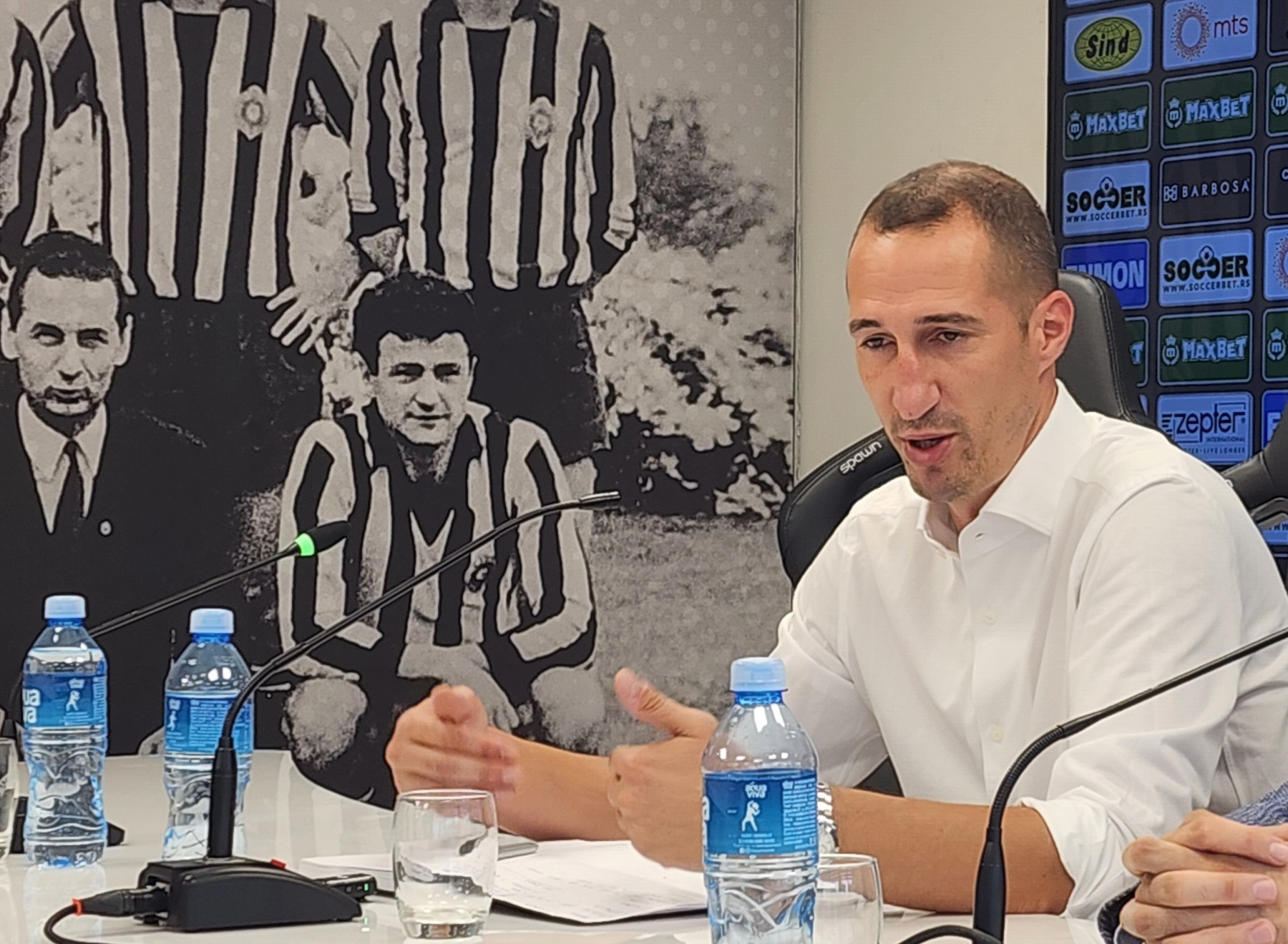 Raća prvi put u javnosti: "I kad smo u g***ima, mi smo Partizan!"
