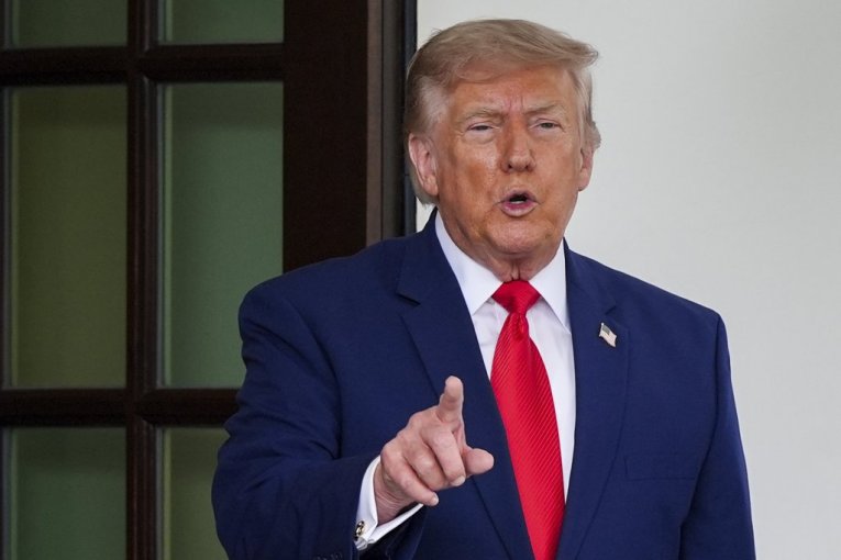 CELA AMERIKA PRIČA O TRANSPARENTU U SRBIJI! Donald Tramp u centru pažnje na UFC Beograd! (FOTO)