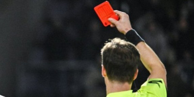 UEFA drakonski kaznila Mbapea! Udario protivnika laktom u lice, pa dobio žestoku suspenziju u Ligi šampiona
