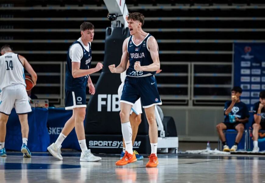 MUČENJE, PA DOMINACIJA! Srbija srušila Slovačku na startu U18 Evropskog prvenstva: Na tribinama i Predrag Danilović, gledao je sina kako blista!