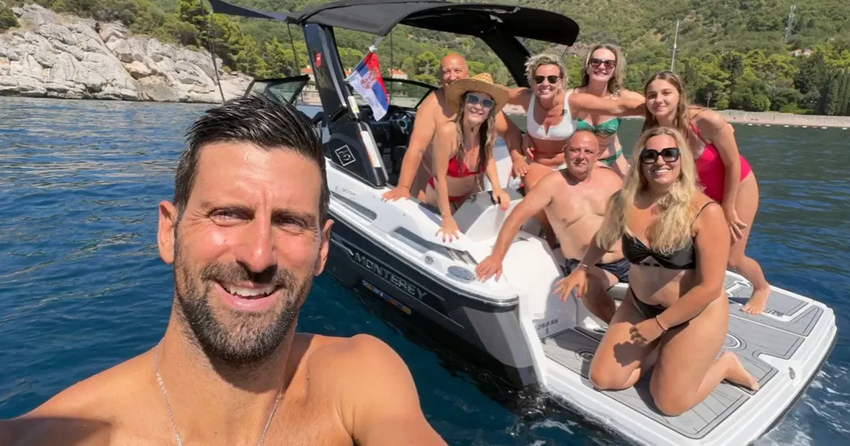Novak Đoković zaustavio brod, uzeo telefon sa drugog čamca, pa oduševio fanove u Crnoj Gori za sva vremena