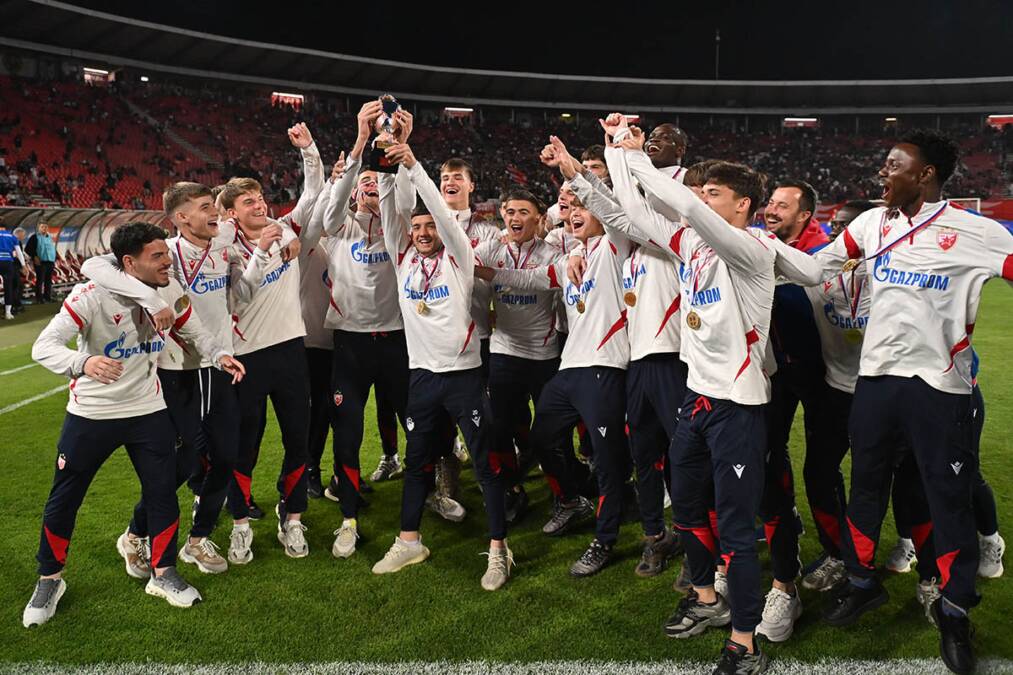 Crvena zvezda čuva sećanje na sezonu 2025/26: Navijači od danas mogu da kupe almanah