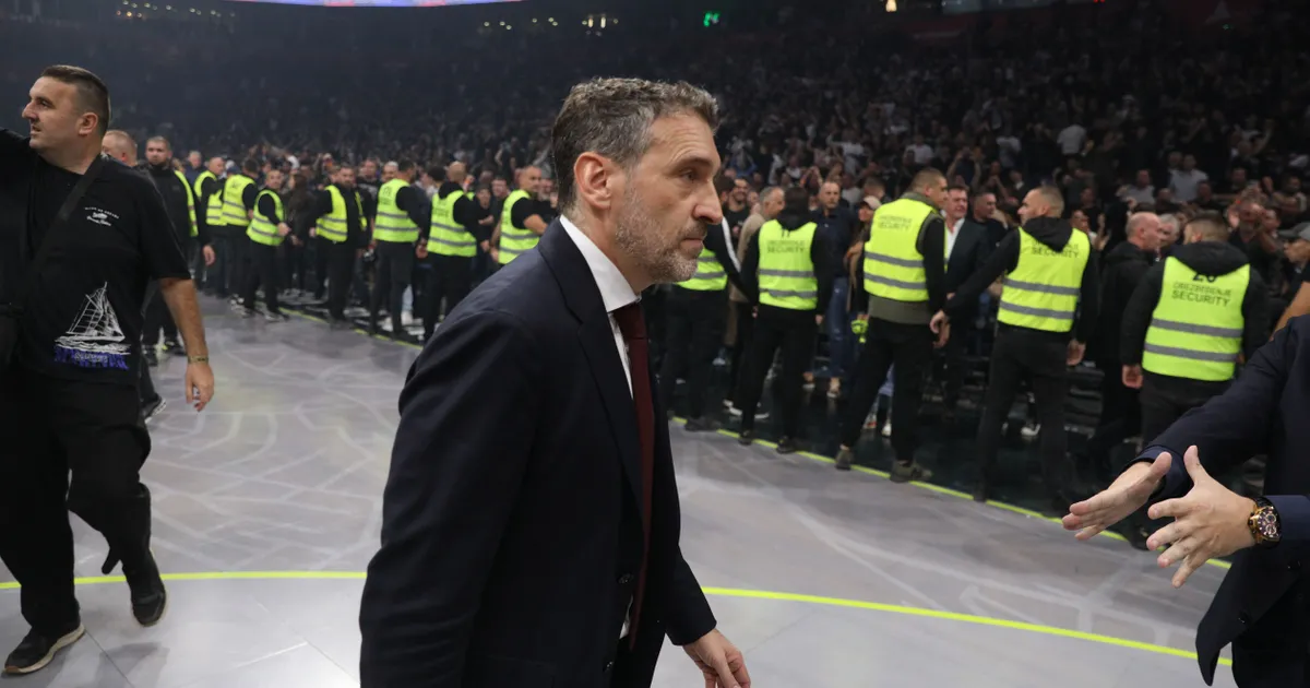 Ibon Navaro otkrio šta je bila ideja za poslednji napad Zvezde, žestoko kritikovao igru u 1. poluvremenu