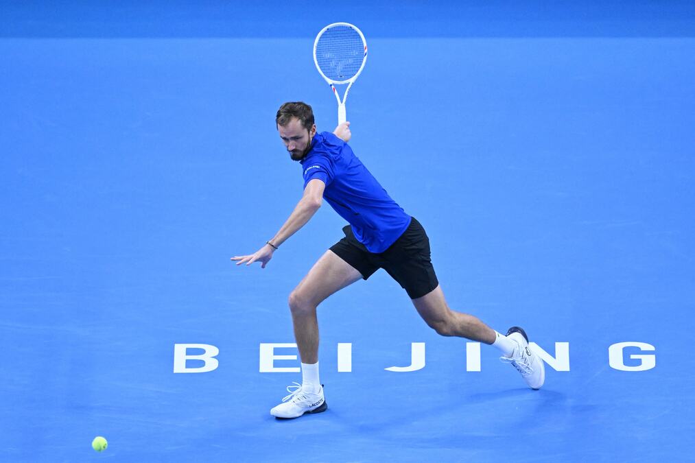 MEDVEDEV SE POSLE DRAME PLASIRAO U POLUFINALE ŠANGAJA! Tomi Pol osvojio drugi set, pa posrnuo u trećem! Rus sada ide na Hodara