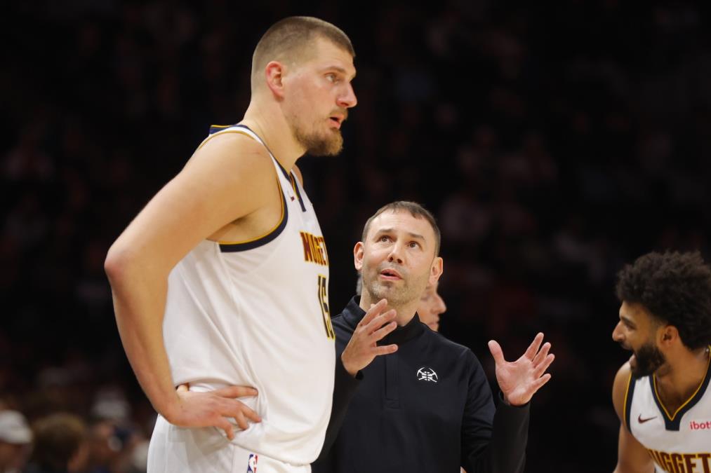 "JOKIĆ NE MOŽE SAM DA ZAUSTAVI ČETVORICU!" Adelman stao u odbranu Srbina posle teškog debakla Denvera!