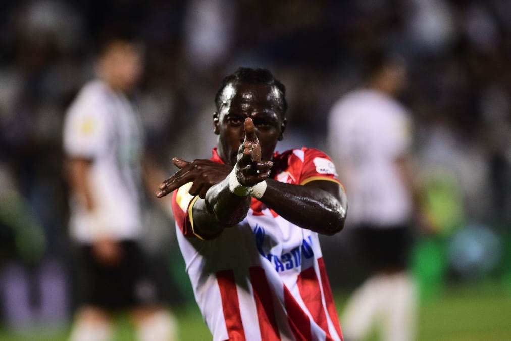 Šerif Endiaje ima novi klub: Miljenik navijača Zvezde za 1.000.000 evra obukao crno-belo