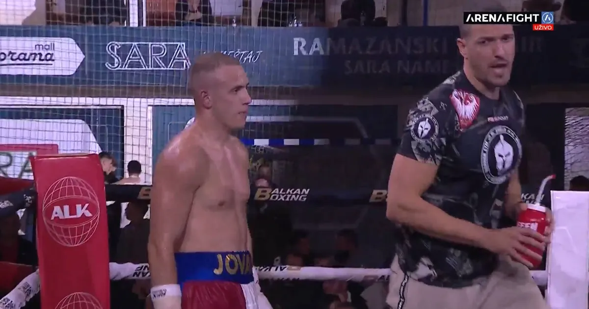 Jovan Nikolić nastavio dominaciju! Srpski bokser slavio na Balkan Boxingu, Ukrajinac mu nije mogao ništa