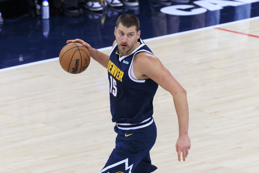 "JOKIĆ JE IZBEGAVAO BOMBE I METKE, STVARNO MISLITE DA SE ON BRINE ZBOG VAŠEG URLANJA?" Čuveni NBA as o Jokićevim "ranama" iz detinjstva, zbog ovoga je NAJBOLJI!