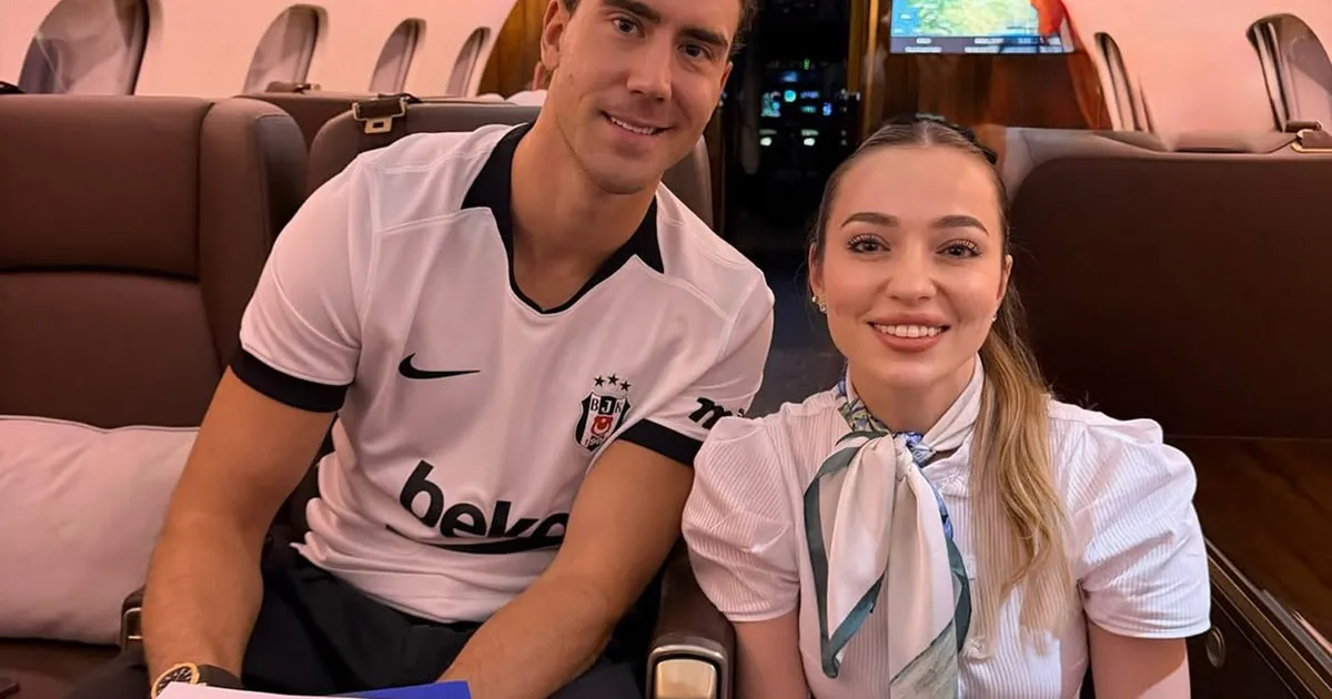 Prelepa stjuardesa objavila fotku s Vlahovićem iz privatnog aviona: Prvi put sam videla ovako nešto