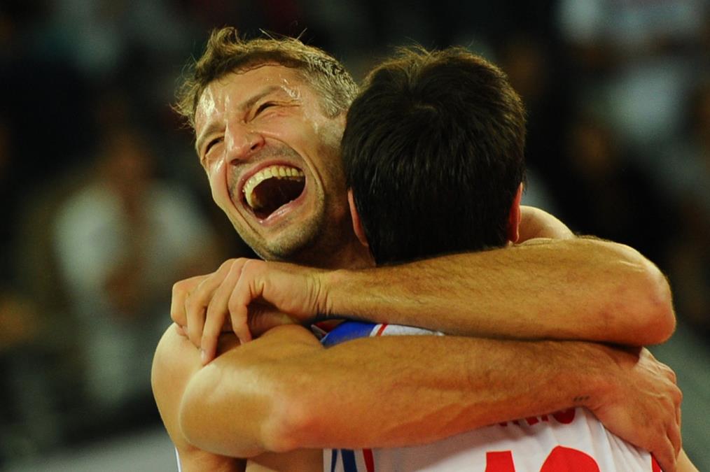 ČUVENI SRPSKI SPORTISTA U DRESU PARTIZANA - ZAVRŠIO U KAFICU PUNOM DELIJA: "Kako sam ušao - svi gledaju u mene..."