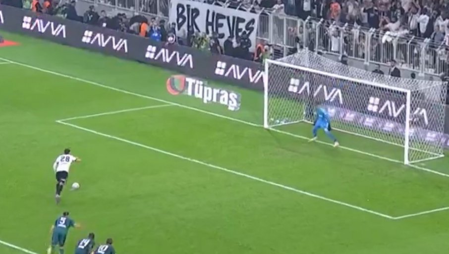Vlahović nastavlja da rešeta: Srbin postigao novi gol i ispisao istoriju! (VIDEO)