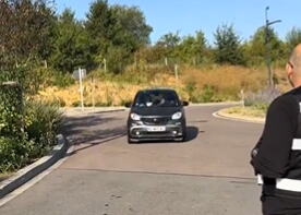 SVETSKI ŠAMPION, MILIONER A VOZI OVO?! Ferari, Lambo, Bentli na parkingu PSŽ-a, a onda se pojavio on i svi su ZANEMELI! (VIDEO)