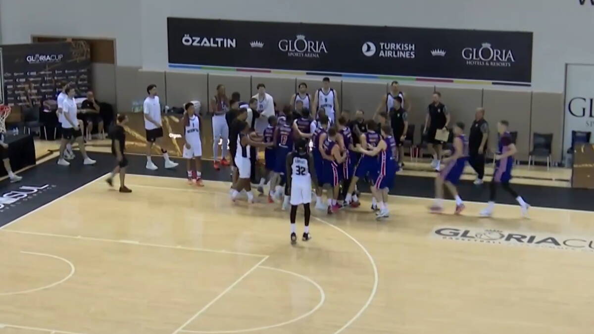 Haos na pripremnom meču: Igrači Bešiktaša i CSKA se potukli pred Alimpijevićem