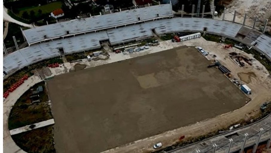 ALBANSKA POSLA! Oteli Srbima "Vembli", pa ga lažna država Kosovo potpuno uništila