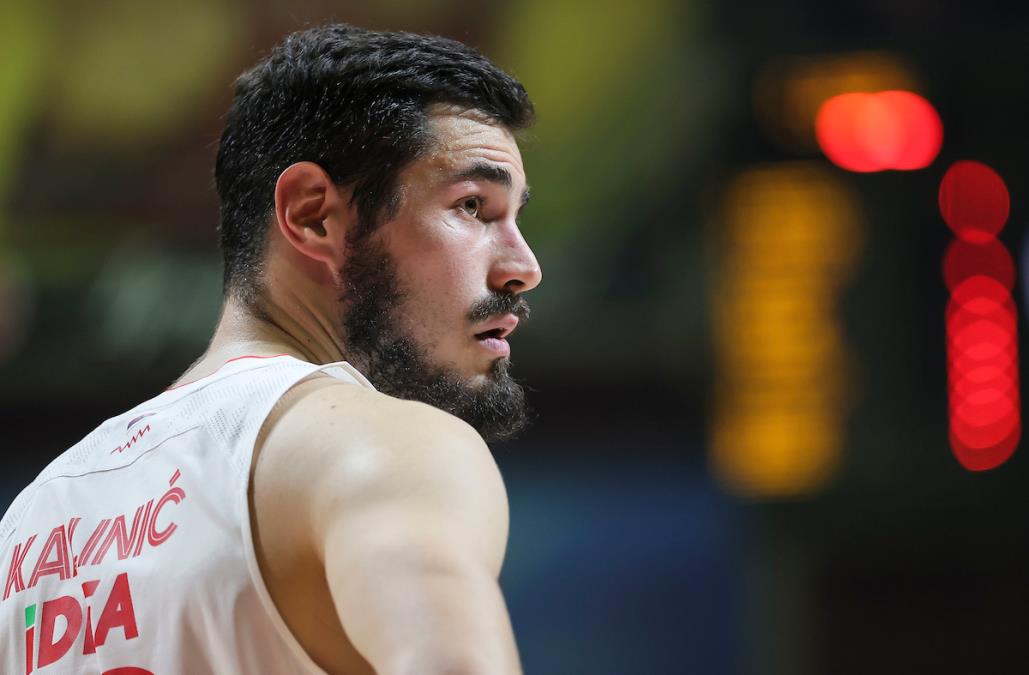 NISAM POBORNIK PATETIKE, ALI OVO JE TO, TO JE TO! Nikola Kalinić, košarkaš koji ne ostavlja drugare na cedilu! Uništio Burusisa, činio čuda u finalu Evrolige...