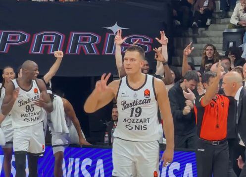 LUDA TROJKA LAKIĆA: Koš uz zvuk sirene za erupciju oduševljenja grobara u Parizu