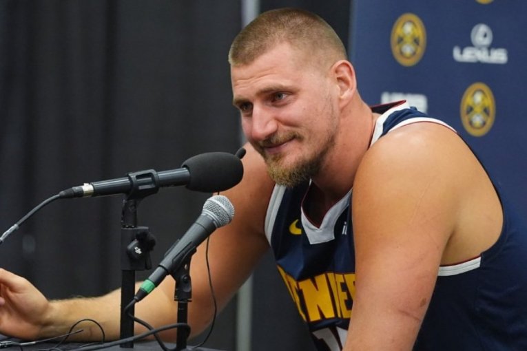 OGLASILI SE AMERIKANCI: Evo zbog čega Nikola Jokić odbija da potpiše novi ugovor sa Denverom!