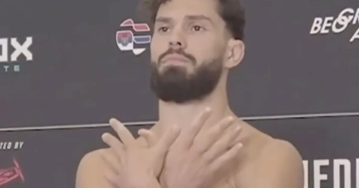 Sramno! Albanac izašao na vagu pred UFC spektakl, pa usred Beograda pokazao "albanskog orla"!