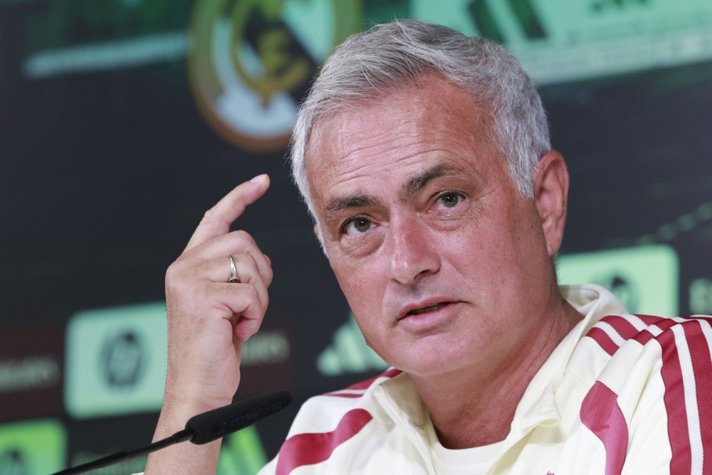Šok u najavi u Madridu - Perez spremio bombastičnu zamenu za Murinja ukoliko izgubi od Barse?!