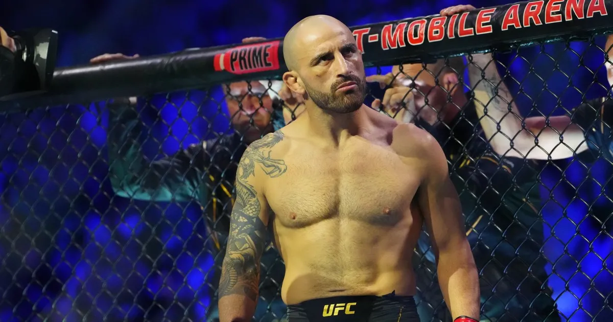 Aleksandar Najveći! Makedonac pobedio nepobedivog, odbranio šampionski pojas i ispisao UFC istoriju!