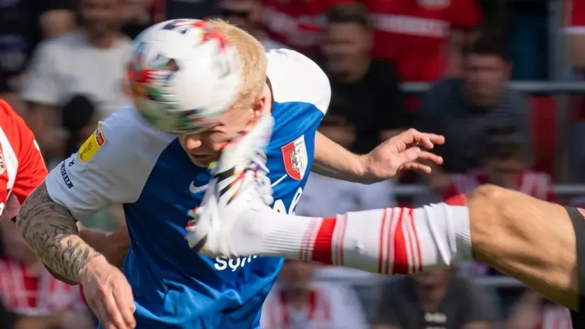 Najbrži crveni karton u istoriji i debakl PSV-a na otvaranju nove sezone (VIDEO)