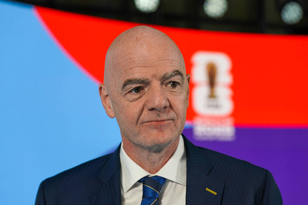 Potpuni haos u FIFA: Infantina napustio najbliži savetnik, sve se urušava