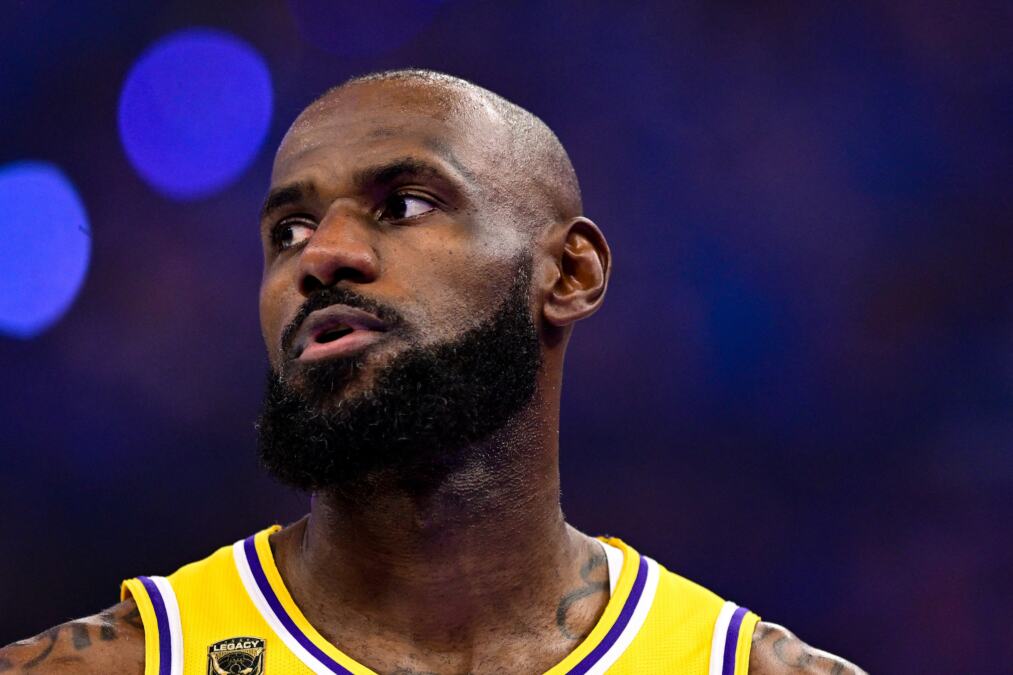 FOTKA KOJA OBILAZI SVET! LEBRON DŽEJMS PREDSTAVLJEN U FILADELFIJI! Poznato je i koji će broj nositi na dresu, ovo baš nikoga nije iznenadilo!