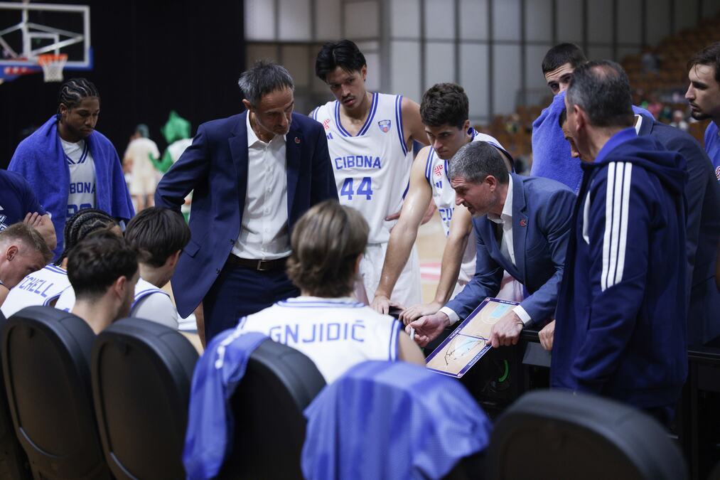 ŠOK U HRVATSKOJ KOŠARCI! Cibona se rastala sa trenerom, klub se hitno oglasio!