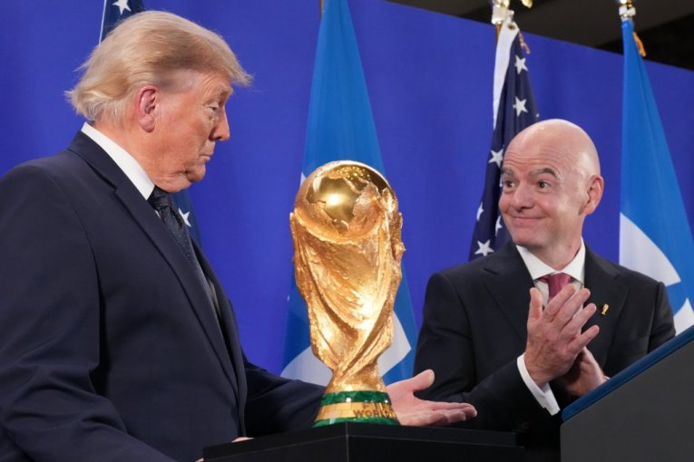SRBI MU OKRENULI LEĐA, ON KUKA TRAMPU! Đani infantino traži pomoć Bele kuće da ostane na čelu FIFA!