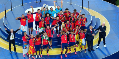 Špansko slavlje! Tramp krunisao novog šampiona sveta - "Furija" pokupila sve trofeje (VIDEO)