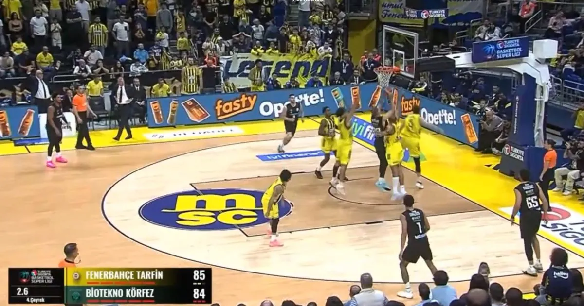 Srbin tragičar u Turskoj! Filip Barna promašio šut za pobedu protiv Fenerbahčea