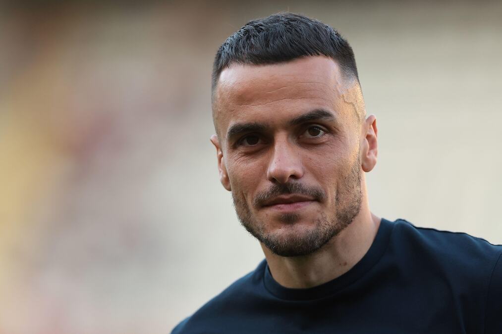 SRBIN STIŽE PO TROFEJE: Kostić zvanično obukao dres PSV-a
