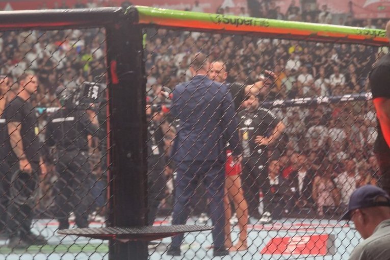 UROŠ MEDIĆ UŠAO U UFC ISTORIJU, PA UMALO ZAPLAKAO: "Donećemo šampionski pojas u Srbiju!"