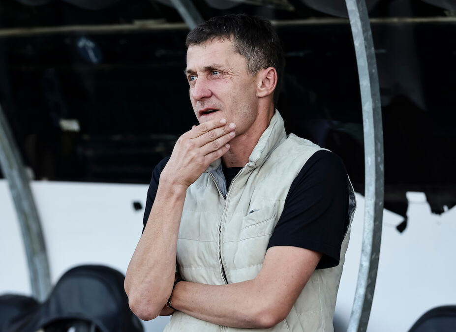 SAŠA ILIĆ USRED UTAKMICE PODNEO OSTAVKU! Trener Partizana ušao u svlačionicu na poluvremenu i ove reči izgovorio fudbalerima!