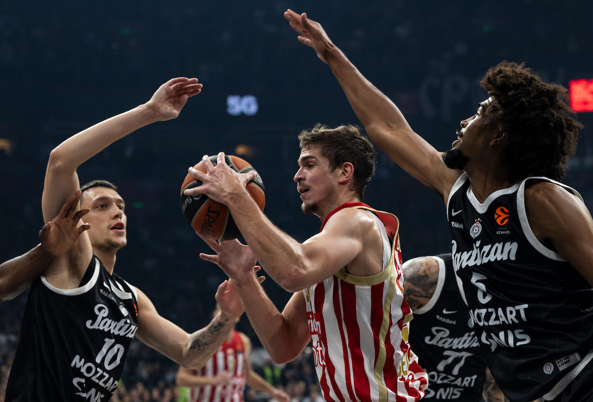 (VIDEO) Zvezda se vratila, Partizan prokockao četiri bacanja u ključnim momentima, produžeci u derbiju!