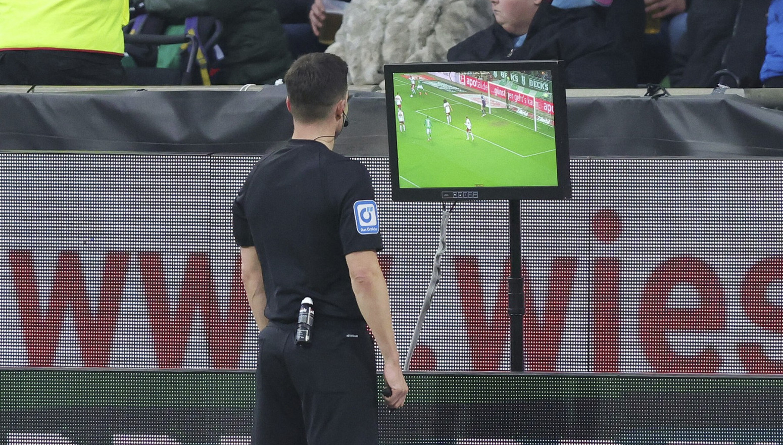 UEFA menja VAR: "Ovo je fudbal, a ne Plejstejšn"