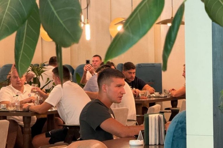 BOGDAN BOGDANOVIĆ STIGAO NA OKUPLJANJE REPREZENTACIJE: Slavni bek uvek uz "orlove"! (FOTO, VIDEO)