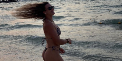 Tanga kupaći, guza seva... Sabalenka žari i pali, objavila je nove vruće fotke sa odmora (FOTO)