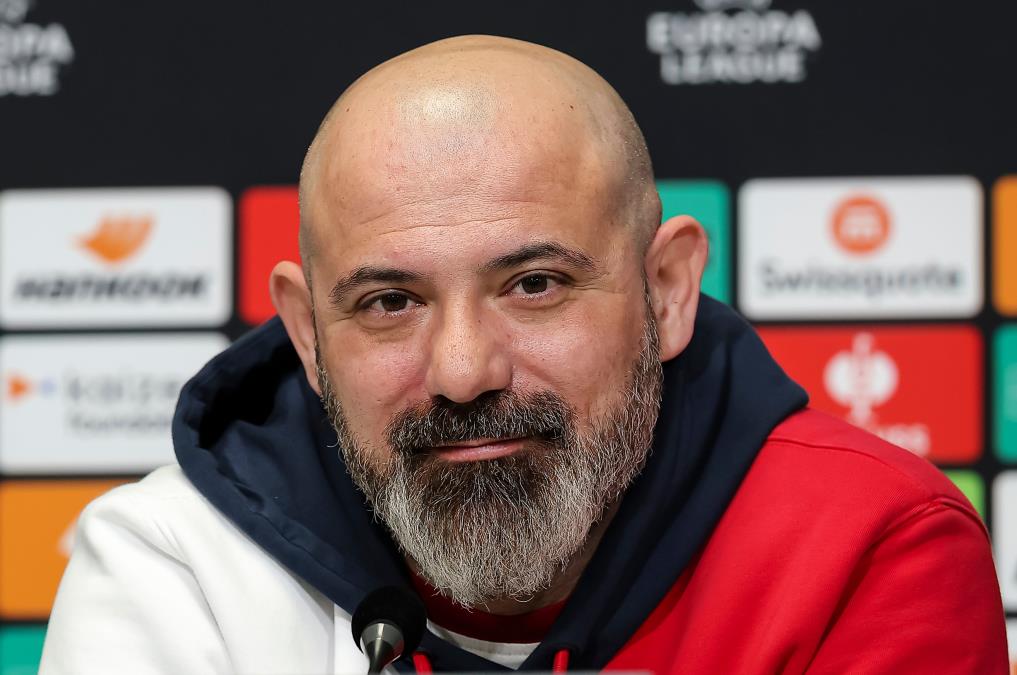 DEJAN STANKOVIĆ NAJAVLJUJE SUTRAŠNJU UTAKMICU PROTIV HAPOELA! Pratite uživo konferenciju trenera Crvene zvezde!