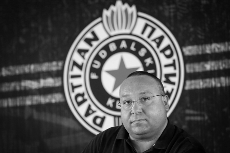 Kremacija Vladimira Vuletića: Tužan dan u Beogradu, ljudi dolaze da isprate bivšeg funkcionera Partizana