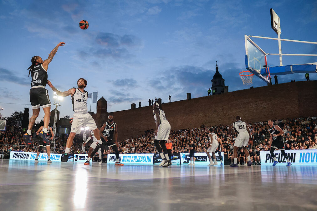 SPEKTAKL NA KALEMEGDANU! Crno-bela ljubav pod beogradskim zvezdama: Partizan pred Grobarima srušio Bešiktaš!
