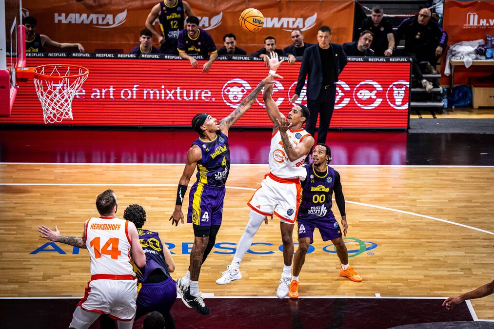 ITUDISOV TIM DEMONSTRIRAO SILU: Hapoel stotkom demolirao Efes!