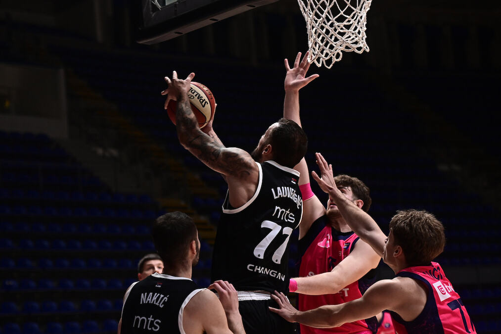 OVAKO JE PARTIZAN DEMOLIRAO MEGU: Probudio se Tompson! Pogledajte najbolje poteze sa meča