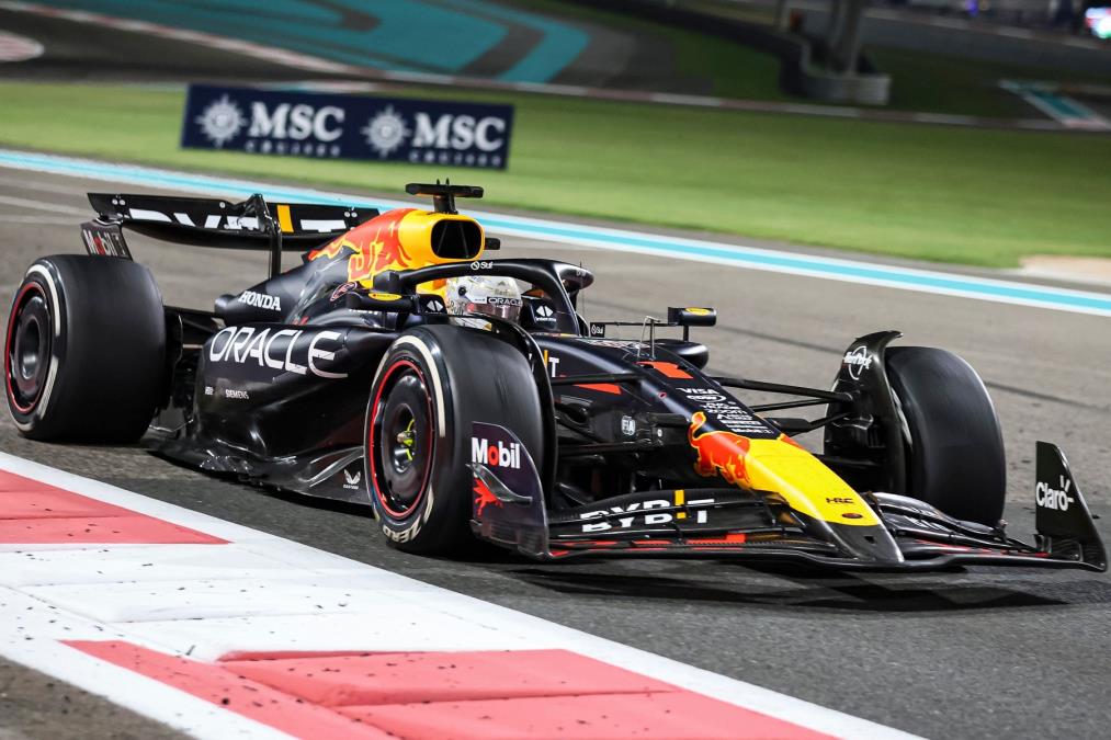 ODLIČAN STAST VIKENDA ZA HOLANĐANINA! Maks Ferstapen pobedio na sprint trci u Singapuru