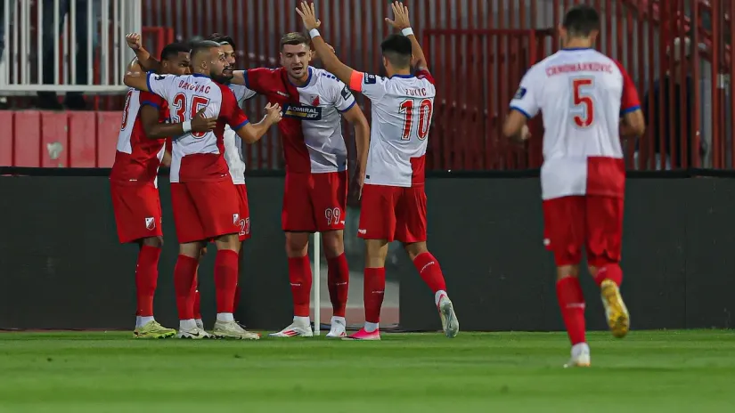 OCENE - VOJVODINA: Tanjga opet uveo sina u problem! Samo je Rosić za ovaj nivo